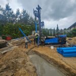 Wiercenie studni głębinowej.